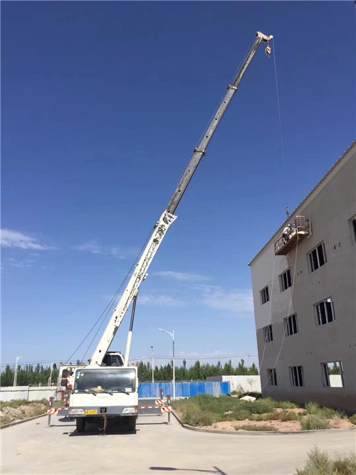 阳明区“轻装强干”—— 吊车的 “轻量化臂架” 技术